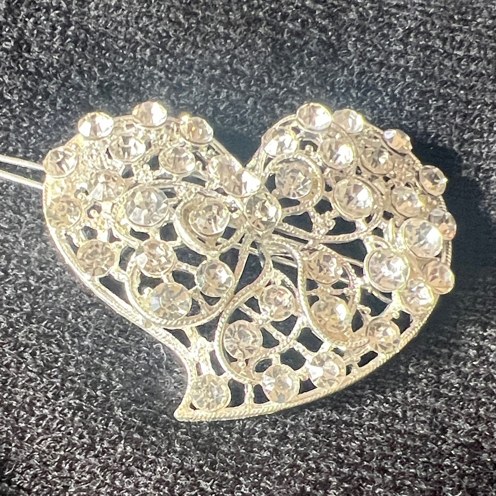 New, never worn Elegant Silver and clear crystal Heart Hair Clip (barrette).